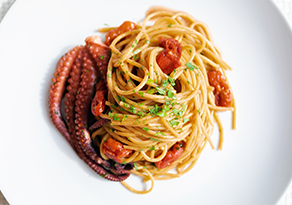 まるごとタコを使ったトマトスパゲッティ